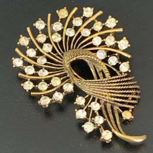 Vintag Designer OMJENT Large Antiqued Gold Tone With Clear Rhinestone Brooc